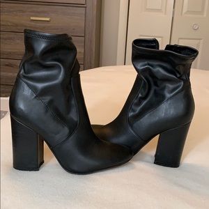 Marc Fisher black ankle boots size 6 1/2